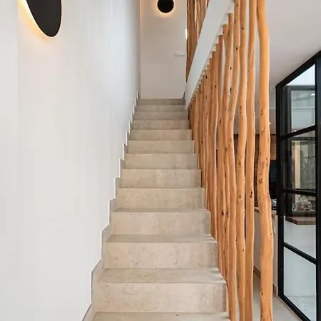 Dom wakacyjny Ocean Beachside House With Pool 46 *